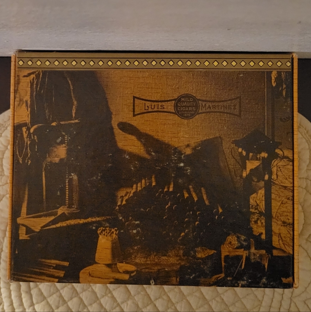Vintage Luis Martinez Mild Quality Cigars Box- Palmas Specials Tampa, Florida.